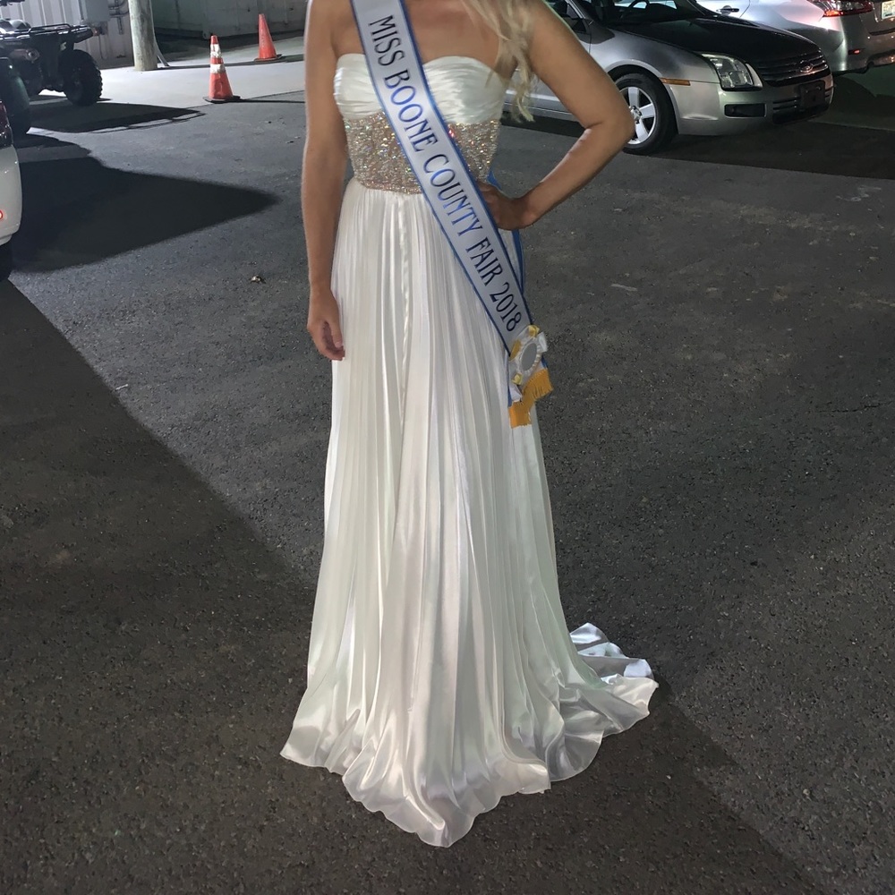 Sherri Hill couture gown - Picture 3 of 4